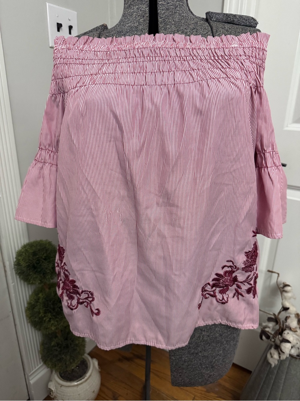 Women’s KK Ailis Red & White Striped Off Shoulder Top Embroidered Large